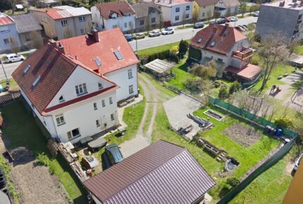 Galerie - Prostorný byt 3+1 se zahradou a parkováním