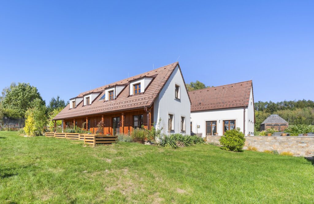 Usedlost s rybníkem, včelínem a saunou